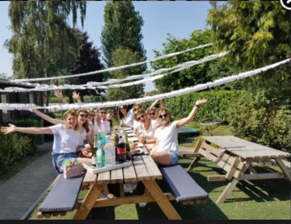 B&B Logeren Bij Van Heeren Made Kültér fotó